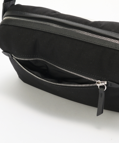 Maison Margiela(メゾンマルジェラ)の「Maison Margiela(メゾン マルジェラ) GLAM SLAM SPORT CAMERA Bag(ショルダーバッグ・メンズ・ブラック・FREE)」の5枚目の写真