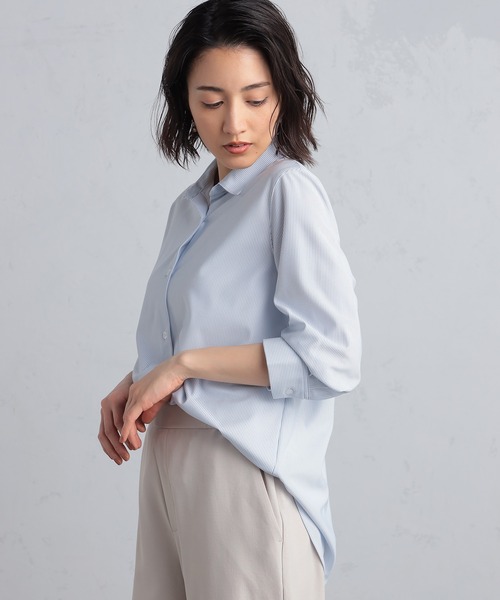 GALLORIA(ギャローリア)の「【キレメクシリーズ】さらっと快適・着心地楽々 スキッパーシャツ(シャツ/ブラウス・レディース・スモークピンク/ホワイト×ネイビー/ホワイト×ブルー/ブラック・M/L/LL/S)」の2枚目の写真
