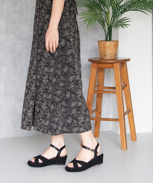 セール】＜ふわさら＞2WAYチャーム付きストラップウエッジ