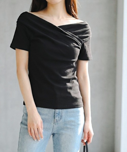 Per sist ence(パーシエンス)の「スムース天竺タックオフショルプルオーバー(Tシャツ/カットソー・レディース・ブラック/オフホワイト/グレー/ブラウン/ピンク・ONE SIZE)」の2枚目の写真
