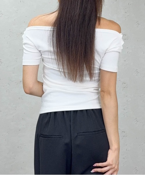 Per sist ence(パーシエンス)の「スムース天竺タックオフショルプルオーバー(Tシャツ/カットソー・レディース・ブラック/オフホワイト/グレー/ブラウン/ピンク・ONE SIZE)」の20枚目の写真