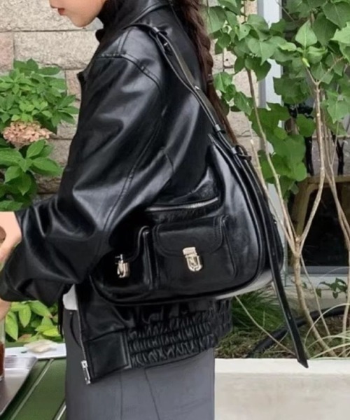 LETee(レティー)の「フロントダブルポケッツショルダーバッグ(ショルダーバッグ・レディース・ブラック/ブラウン/ホワイト/ベージュ・FREE)」の2枚目の写真