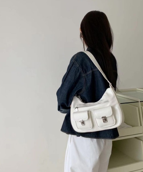 LETee(レティー)の「フロントダブルポケッツショルダーバッグ(ショルダーバッグ・レディース・ブラック/ブラウン/ホワイト/ベージュ・FREE)」の19枚目の写真