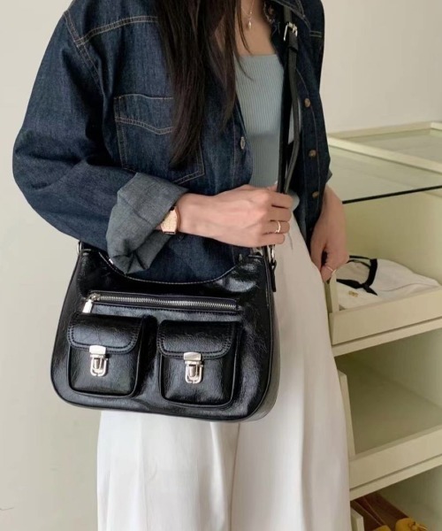 LETee(レティー)の「フロントダブルポケッツショルダーバッグ(ショルダーバッグ・レディース・ブラック/ブラウン/ホワイト/ベージュ・FREE)」の17枚目の写真