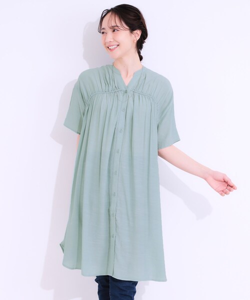 SHOO・LA・RUE（シューラルー）の「【S-LL】シャーリングが目を惹く 羽織れるスラブチュニック（チュニック・レディース・ブラック/ナチュラル/グリーン系・01/04/03/02）」の12枚目の写真