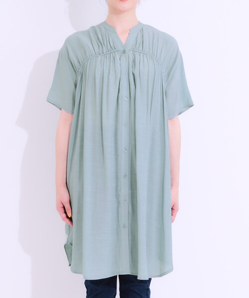 SHOO・LA・RUE（シューラルー）の「【S-LL】シャーリングが目を惹く 羽織れるスラブチュニック（チュニック・レディース・ブラック/ナチュラル/グリーン系・01/04/03/02）」の16枚目の写真
