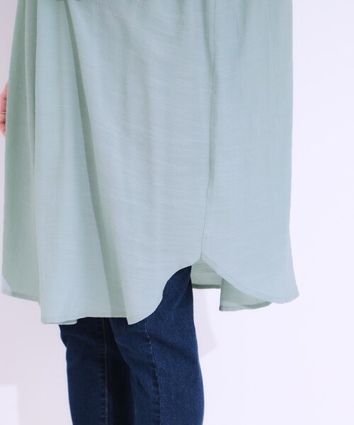 SHOO・LA・RUE（シューラルー）の「【S-LL】シャーリングが目を惹く 羽織れるスラブチュニック（チュニック・レディース・ブラック/ナチュラル/グリーン系・01/04/03/02）」の21枚目の写真