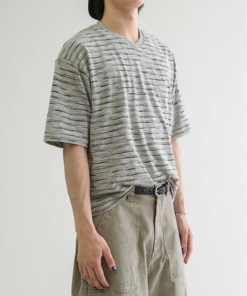 EPNK（イーピーエヌケー）の「【EPNK】V-neck border tee / Vネックボーダーtee（Tシャツ/カットソー・メンズ・杢グレー/ブラック/カーキ・SMALL/MEDIUM/LARGE）」の21枚目の写真