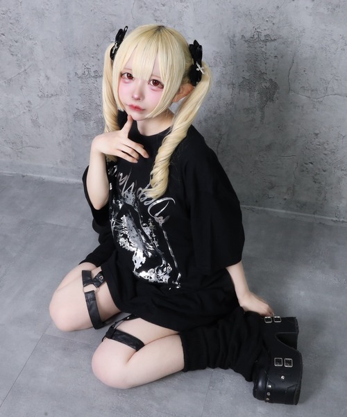 Amilige(アミリージュ)の「クロス羽箔プリントTシャツ(Tシャツ/カットソー・レディース・ホワイト/ブラック・FREE)」の4枚目の写真