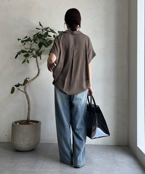 DouDou(ドゥドゥ)の「リヨセルツイルスキッパーシャツ(シャツ/ブラウス・レディース・ブラック/オフホワイト/モカ・FREE)」の17枚目の写真