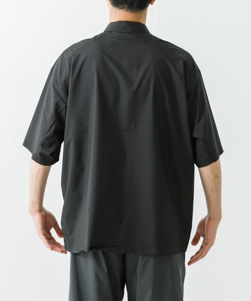 URBAN RESEARCH(アーバンリサーチ)の「SHADOW RIP リブポロシャツ(ポロシャツ・メンズ・チャコールグレー/ブラック・MEDIUM/LARGE)」の16枚目の写真