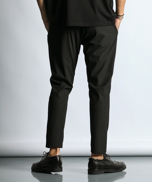 The DUFFER of ST.GEORGE(ザダファーオブセントジョージ)の「『WONDER SHAPE』(Triporous):360°全方向高伸縮『ワンダーシェイプ』抗菌・消臭機能 テーパードスリムパンツ(スラックス・メンズ・チャコールグレー/ブラック・SMALL/X-LARGE/LARGE/MEDIUM)」の8枚目の写真
