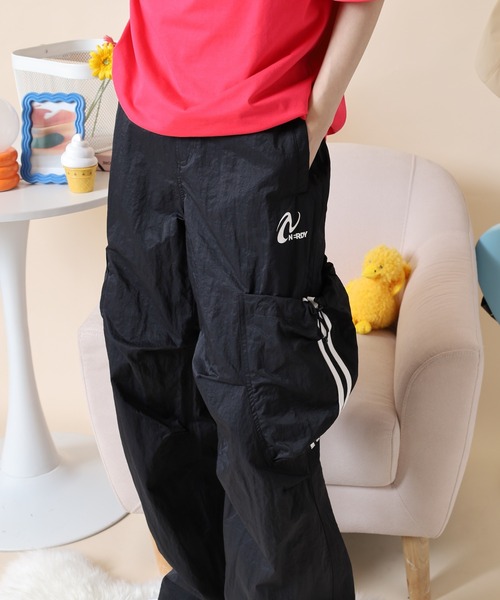 NERDY(ノルディ)の「パラシュートカーゴパンツ(その他パンツ・レディース・ピンク/カーキ/ブラック/パープル/ベージュ・SS/M/S/L)」の1枚目の写真