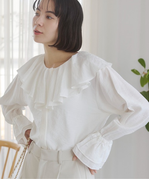 ANGIE(アンジー)の「ラッフル フリル ブラウス / 無地 / ドット / オフィスカジュアル / 通勤 / 春服(シャツ/ブラウス・レディース・ホワイト系その他/ホワイト/ブラック系その他/ブラック/ライトベージュ/サックスブルー・FREE)」の2枚目の写真