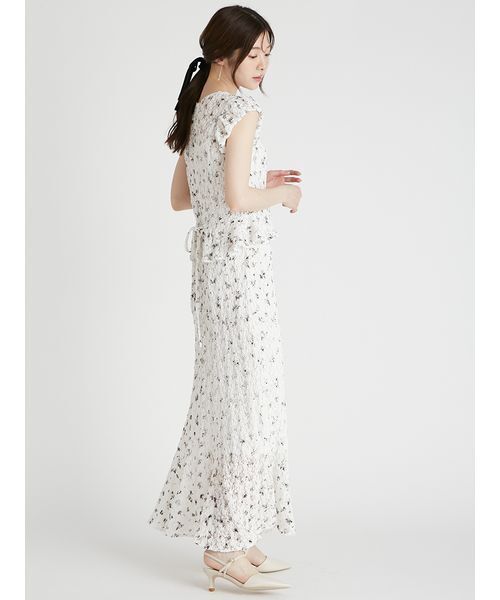 CELFORD(セルフォード)の「ピグメントフラワーワンピース(ワンピース・レディース・ライトベージュ/オフホワイト/ブラック・36/38)」の8枚目の写真