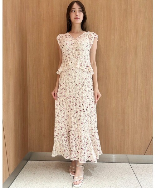 CELFORD(セルフォード)の「ピグメントフラワーワンピース(ワンピース・レディース・ライトベージュ/オフホワイト/ブラック・36/38)」の3枚目の写真