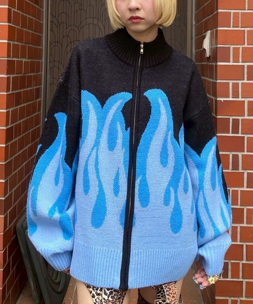 Candy Stripper（キャンディストリッパー）の「FIRE PATTERN KNIT ジャンパー（ニット/セーター・レディース・ブラック×ピンク/ブラック×ブルー/ライトブルー・FREE）」の2枚目の写真
