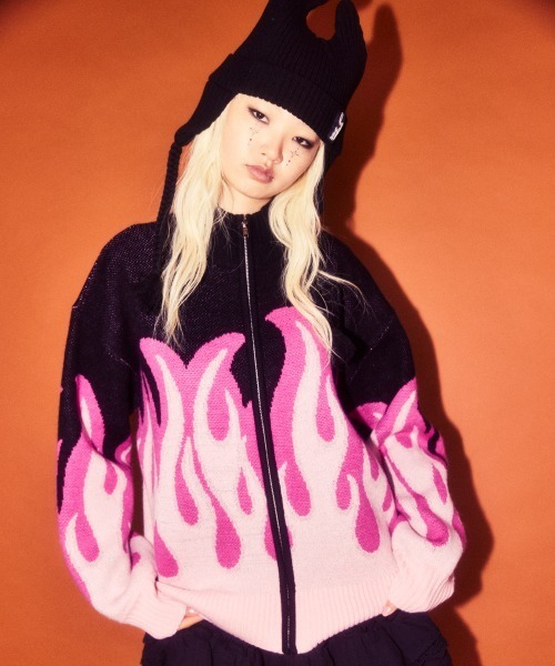 Candy Stripper（キャンディストリッパー）の「FIRE PATTERN KNIT ジャンパー（ニット/セーター・レディース・ブラック×ピンク/ブラック×ブルー/ライトブルー・FREE）」の3枚目の写真