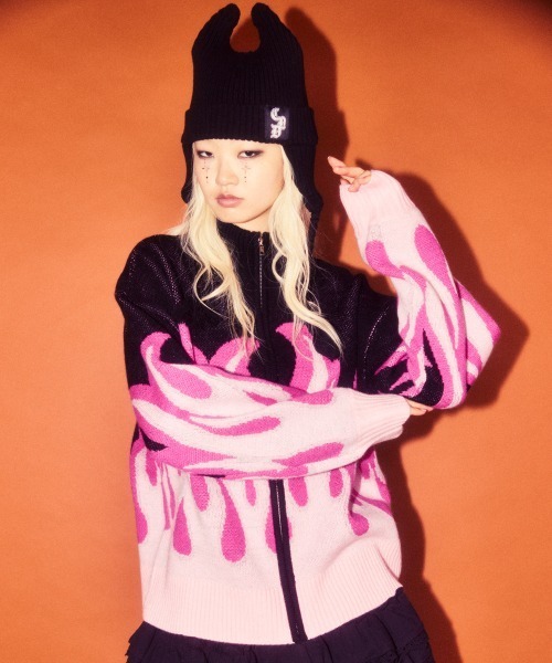 Candy Stripper（キャンディストリッパー）の「FIRE PATTERN KNIT ジャンパー（ニット/セーター・レディース・ブラック×ピンク/ブラック×ブルー/ライトブルー・FREE）」の6枚目の写真