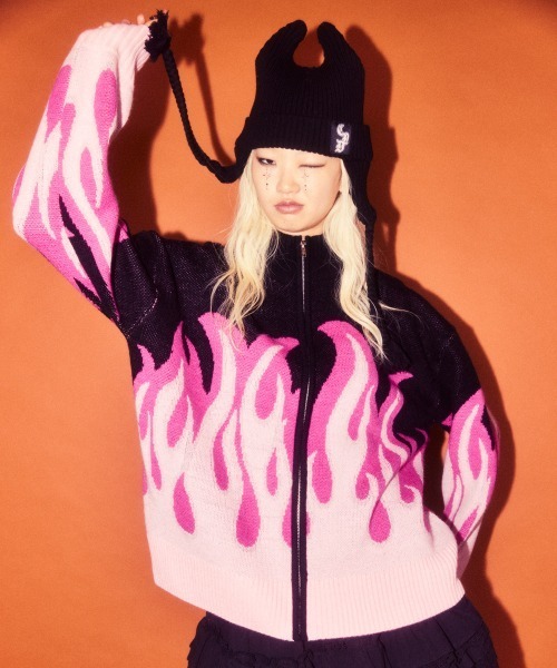 Candy Stripper（キャンディストリッパー）の「FIRE PATTERN KNIT ジャンパー（ニット/セーター・レディース・ブラック×ピンク/ブラック×ブルー/ライトブルー・FREE）」の7枚目の写真