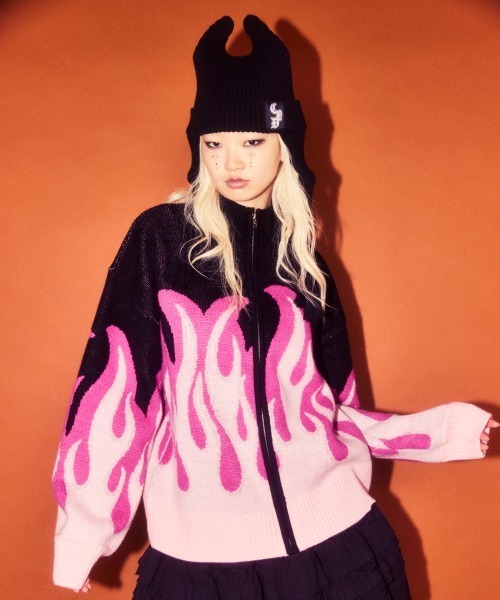 Candy Stripper（キャンディストリッパー）の「FIRE PATTERN KNIT ジャンパー（ニット/セーター・レディース・ブラック×ピンク/ブラック×ブルー/ライトブルー・FREE）」の5枚目の写真