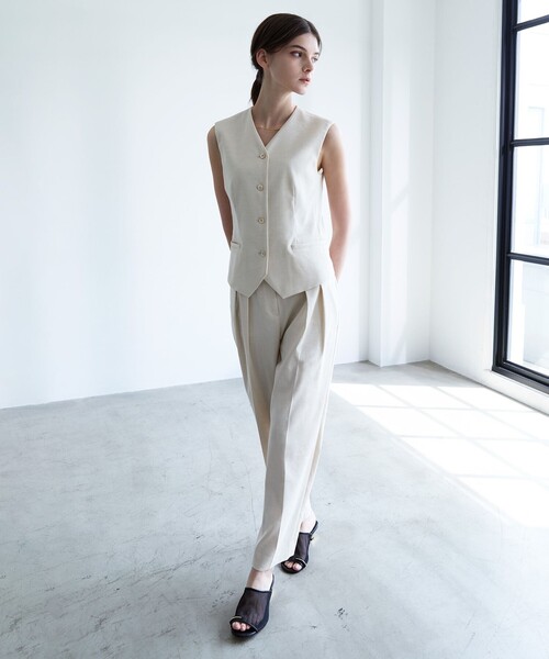 EPOCA（エポカ）の「リネンブレンド テーパードパンツ（その他パンツ・レディース・ベージュ/ネイビー・40/38）」の4枚目の写真