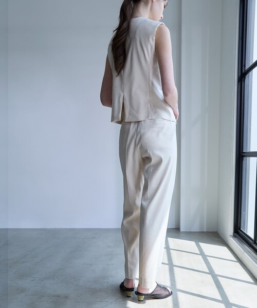 EPOCA（エポカ）の「リネンブレンド テーパードパンツ（その他パンツ・レディース・ベージュ/ネイビー・40/38）」の5枚目の写真