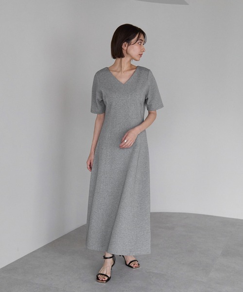 骨格ストレートさん向け】Vネックポンチフレアワンピース（ワンピース