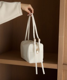 moi tytto（モイテュット）の「ダブルベルトボストンバッグ【No.8】（ショルダーバッグ）」