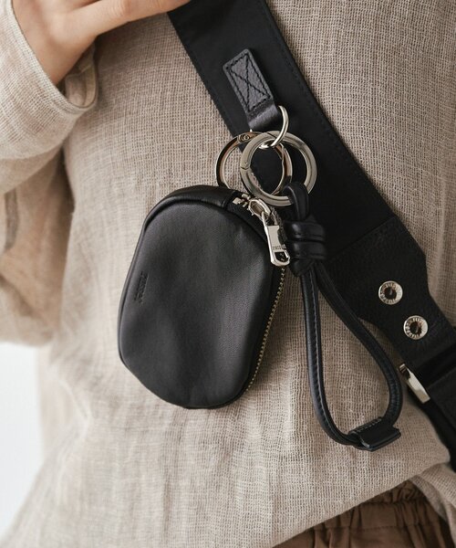 ソフトレザーカラビナ付き横長ポーチ（チャーム）｜russet