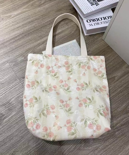 aimoha(アイモハ)の「フラワープリント レース刺繍キャンバストートバッグ(トートバッグ・レディース・ブルー/グリーン/ピンク・FREE)」の3枚目の写真