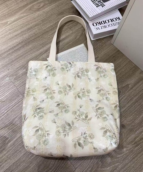 aimoha(アイモハ)の「フラワープリント レース刺繍キャンバストートバッグ(トートバッグ・レディース・ブルー/グリーン/ピンク・FREE)」の1枚目の写真