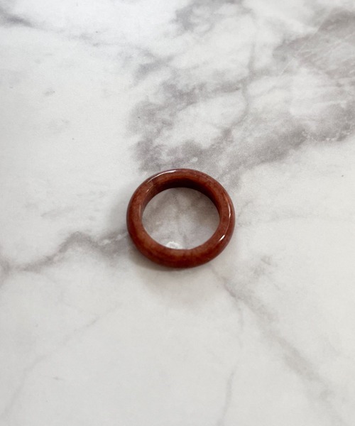 yu-ka(ユーカ)の「YU-KA:マーブルカラーレジンリング marble color resin ring(リング・レディース・ブルー/ゴールド/ライトグリーン/クリア/レッド系その他/グリーン/ブラウン/グレー/ホワイト/ブラック/ピンク/ライトピンク・FREE)」の5枚目の写真