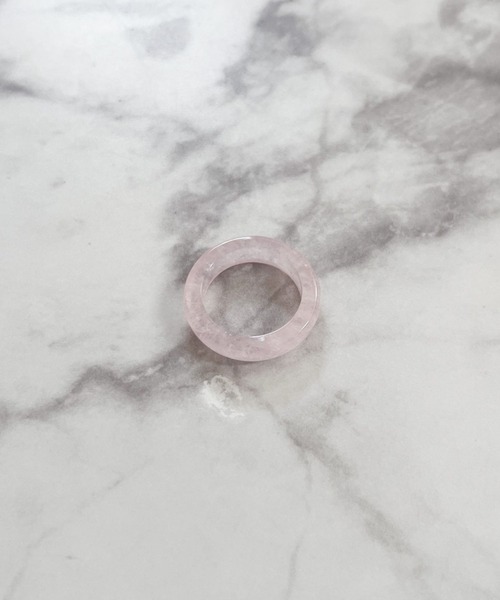 yu-ka(ユーカ)の「YU-KA:マーブルカラーレジンリング marble color resin ring(リング・レディース・ブルー/ゴールド/ライトグリーン/クリア/レッド系その他/グリーン/ブラウン/グレー/ホワイト/ブラック/ピンク/ライトピンク・FREE)」の1枚目の写真