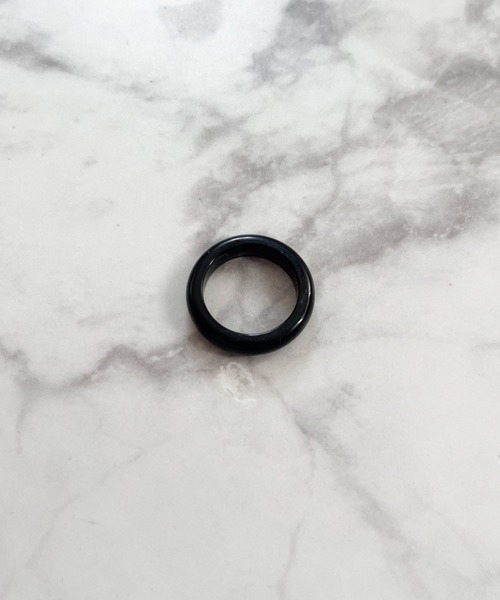yu-ka(ユーカ)の「YU-KA:マーブルカラーレジンリング marble color resin ring(リング・レディース・ブルー/ゴールド/ライトグリーン/クリア/レッド系その他/グリーン/ブラウン/グレー/ホワイト/ブラック/ピンク/ライトピンク・FREE)」の3枚目の写真