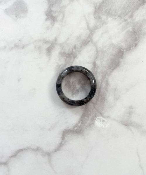 yu-ka(ユーカ)の「YU-KA:マーブルカラーレジンリング marble color resin ring(リング・レディース・ブルー/ゴールド/ライトグリーン/クリア/レッド系その他/グリーン/ブラウン/グレー/ホワイト/ブラック/ピンク/ライトピンク・FREE)」の15枚目の写真