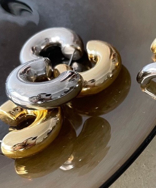 AIC.(エーアイシー)の「【ロングセラー】ボリュームリングピアス(ピアス(両耳用)・レディース・ゴールド・FREE)」の1枚目の写真