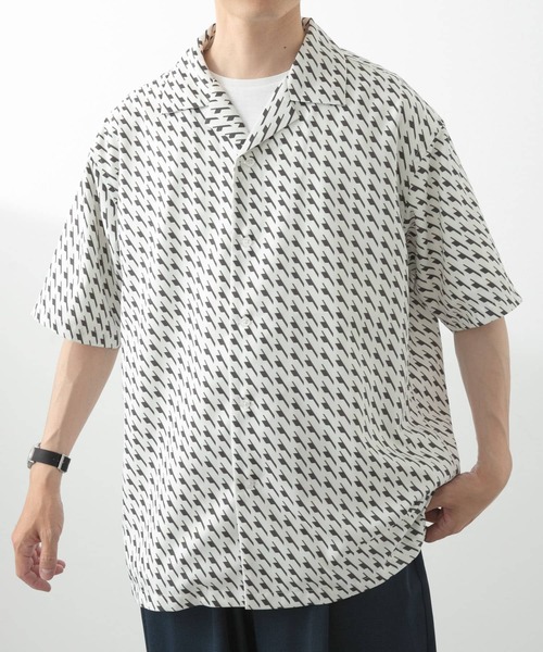 ITEMS URBANRESEARCH（アイテムズ アーバンリサーチ）の「ジオメトリックプリントオープンカラーシャツA（シャツ/ブラウス・メンズ・オフホワイト/ベージュ/ネイビー・LARGE/MEDIUM）」の4枚目の写真