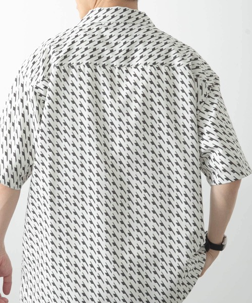 ITEMS URBANRESEARCH（アイテムズ アーバンリサーチ）の「ジオメトリックプリントオープンカラーシャツA（シャツ/ブラウス・メンズ・オフホワイト/ベージュ/ネイビー・LARGE/MEDIUM）」の8枚目の写真