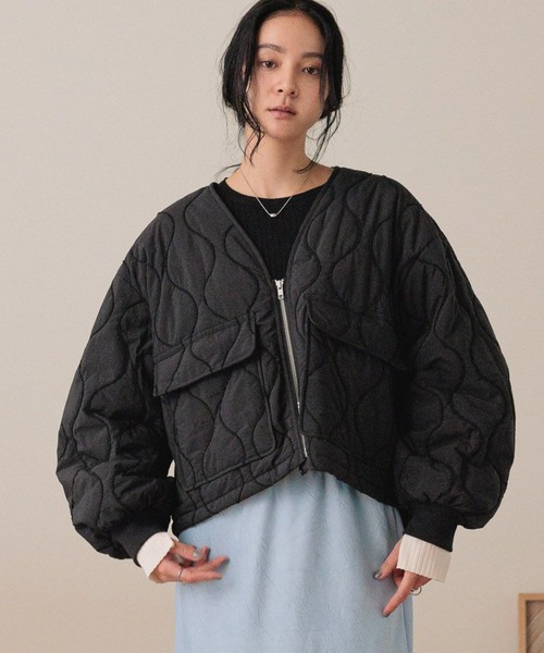 LOWRYS FARM（ローリーズファーム）の「キルティングショートブルゾン 579773（ブルゾン・レディース・グリーン/アイボリー/ブラック・FREE）」の2枚目の写真