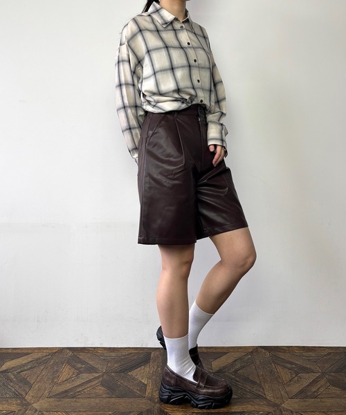 NICOLE CLUB（ニコル　クラブ）の「ハイウエストハーフパンツ（その他パンツ・レディース・ブラウン/チャコールグレー・MEDIUM）」の5枚目の写真