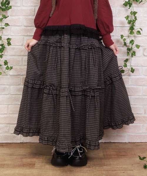 axes femme POETIQUE(アクシーズファムポエティック)の「リボン付ロングティアードスカート(スカート・レディース・ワイン/ブラック/グリーン・MEDIUM)」の2枚目の写真