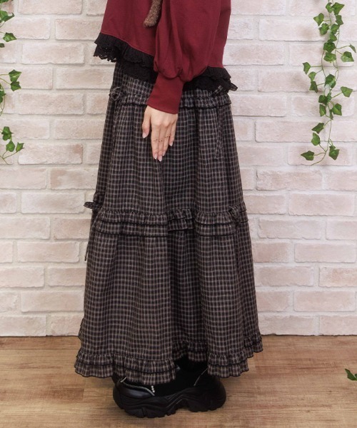axes femme POETIQUE(アクシーズファムポエティック)の「リボン付ロングティアードスカート(スカート・レディース・ワイン/ブラック/グリーン・MEDIUM)」の4枚目の写真