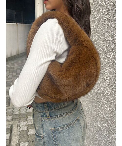 MURUA（ムルーア）の「フェイクファーバッグ（ハンドバッグ・レディース・ブラウン・FREE）」の11枚目の写真