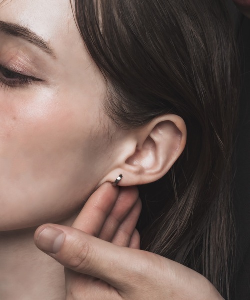 muku（ムク）の「PIERCE/MAT HOOP（ピアス（両耳用）・メンズ・シルバー/ゴールド・FREE）」の2枚目の写真