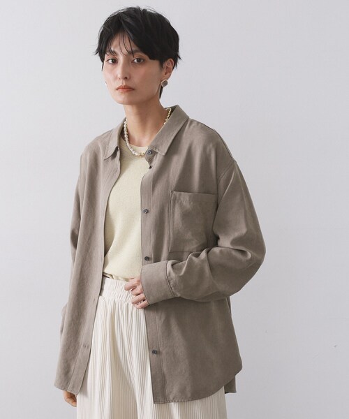 OPAQUE.CLIP(オペークドットクリップ)の「スエードライクシャツ【洗濯機OK】(シャツ/ブラウス・レディース・アイボリー/ブラウン系/グリーン系・40/38)」の1枚目の写真