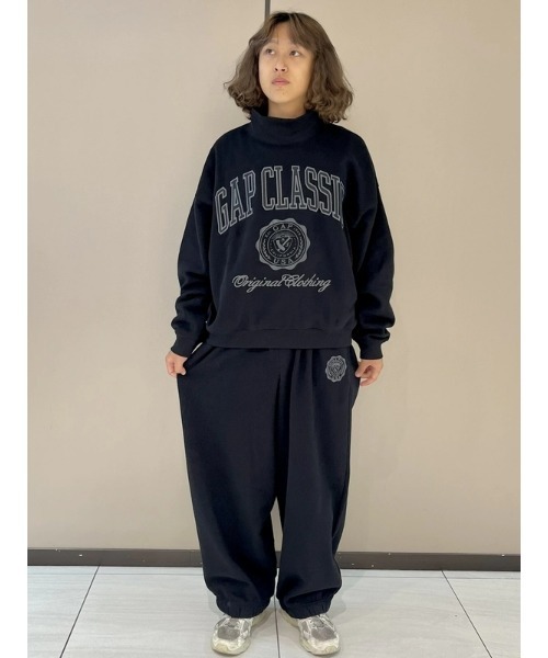 GAP(ギャップ)の「ヴィンテージソフトモックネック クロップド GAPロゴ スウェットシャツ(スウェット・メンズ・グリーン/アイボリー/ブラック・XS/S/M/L/XL)」の5枚目の写真