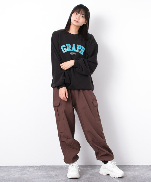 RiCO SUCRE（リコシュクレ）の「【裏起毛】ベロアワッペントレーナー（スウェット・キッズ・ブラック/オートミール/レッド・160/150/140）」の4枚目の写真