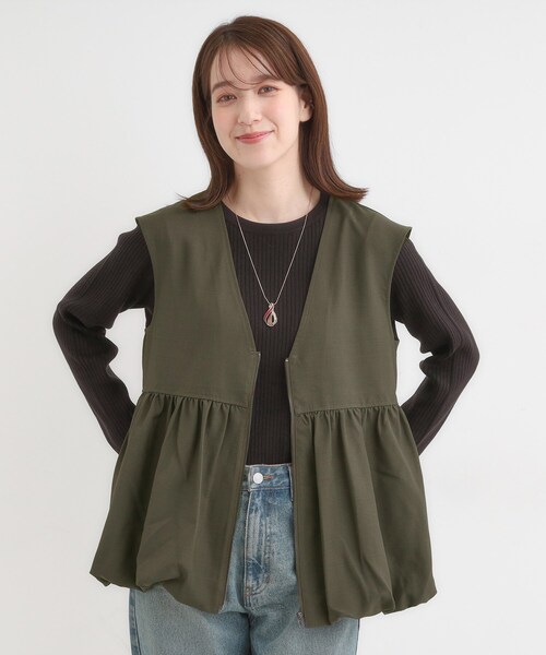 SHOO・LA・RUE（シューラルー）の「【S-LL】美シルエット 裾バルーンシルエットジレ（ベスト・レディース・ダークブラウン/チャコールグレー・01/02/03/04）」の13枚目の写真