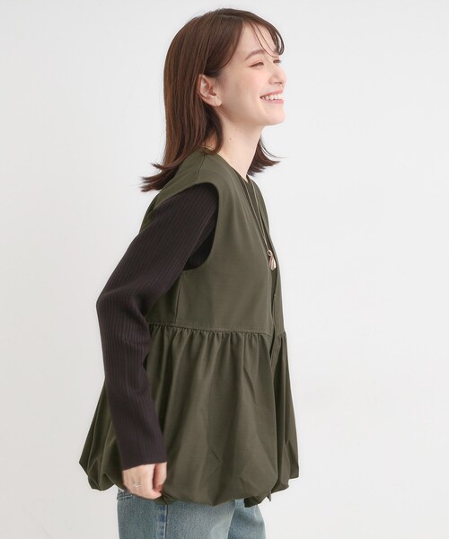 SHOO・LA・RUE（シューラルー）の「【S-LL】美シルエット 裾バルーンシルエットジレ（ベスト・レディース・ダークブラウン/チャコールグレー・01/02/03/04）」の11枚目の写真